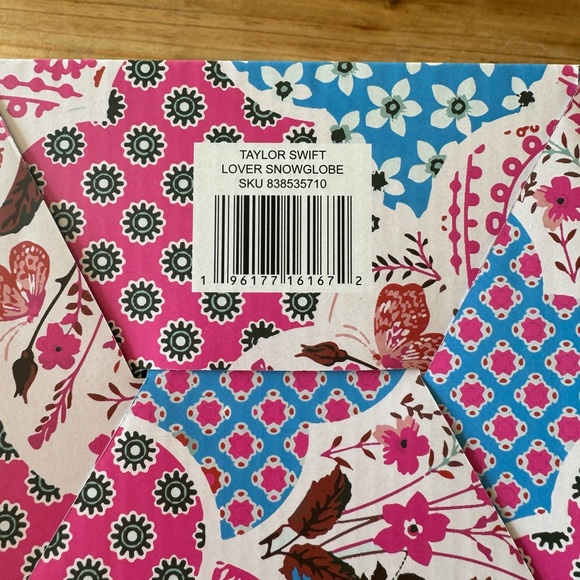 Taylor Swift Lover Snowglobe RARE - Ships same or next day - Picture 6 of 11